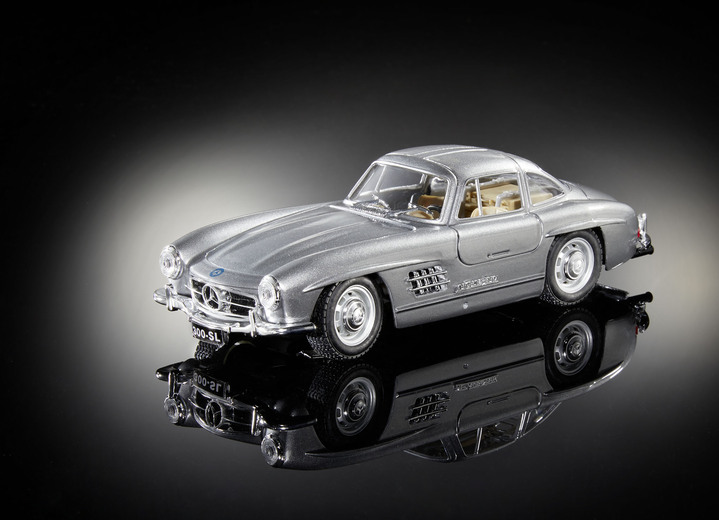 Sammlermodelle - Mercedes-Benz 300SL als Metallspritzgussmodell, in Farbe SILBER